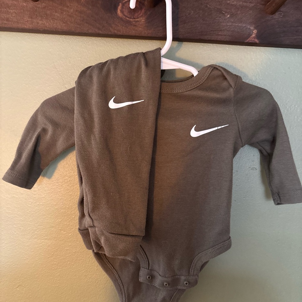Nike 3M Olive Bodysuit Set